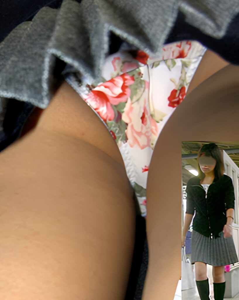 ホント華々しいですよね！花柄ぱんつの特権ですよね！特にこのパンティは、数多い花柄の中でもそう感じます。可愛いぱんつもあれば、こういう美しいパンツもありで、パンティってホント見ていて飽きません。