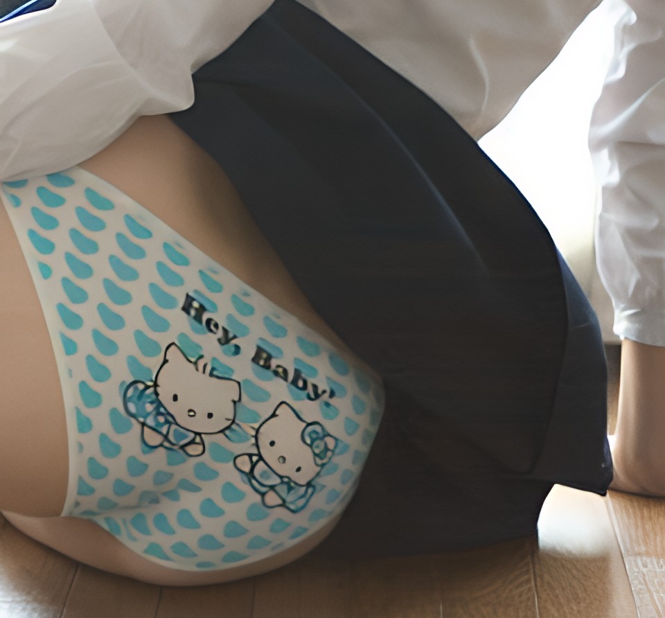 超かわいいぱんつです!水色のハート柄にキティちゃん?なんて、これほど萌えないパンツはないでしょう!