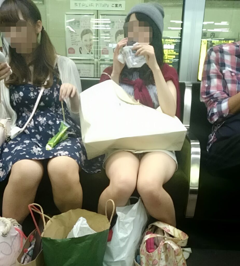 ストライプが奥に顔を出しています!このリアル感が欲しかったのですよ!ナイスぱんつです!