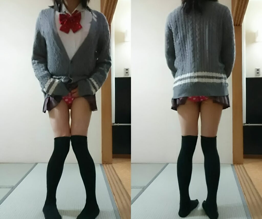 赤地に白の水玉パンツを、前も後ろも見せてくれるなんて、サービス精神満点の娘です。制服にニーハイ、そして水玉パンティなんて、これぞ三種の神器ですよ！